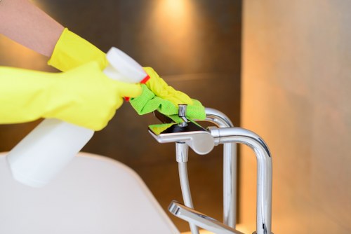 Office cleaning service for a professional workplace in N2